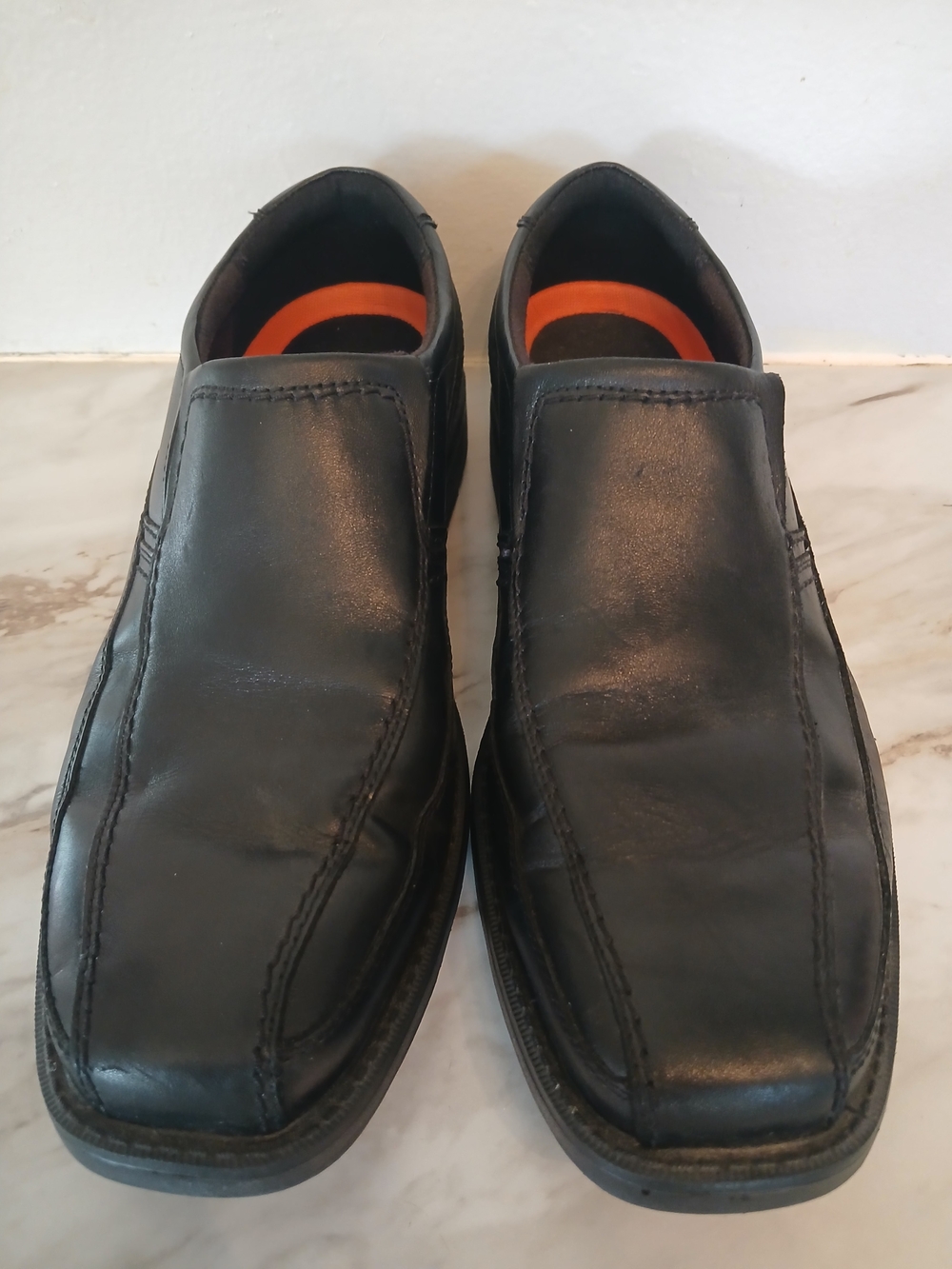 Men' Size 9.5 Rockport Black Soft Leather Slip-On Loafers w/ Truetech Technology
